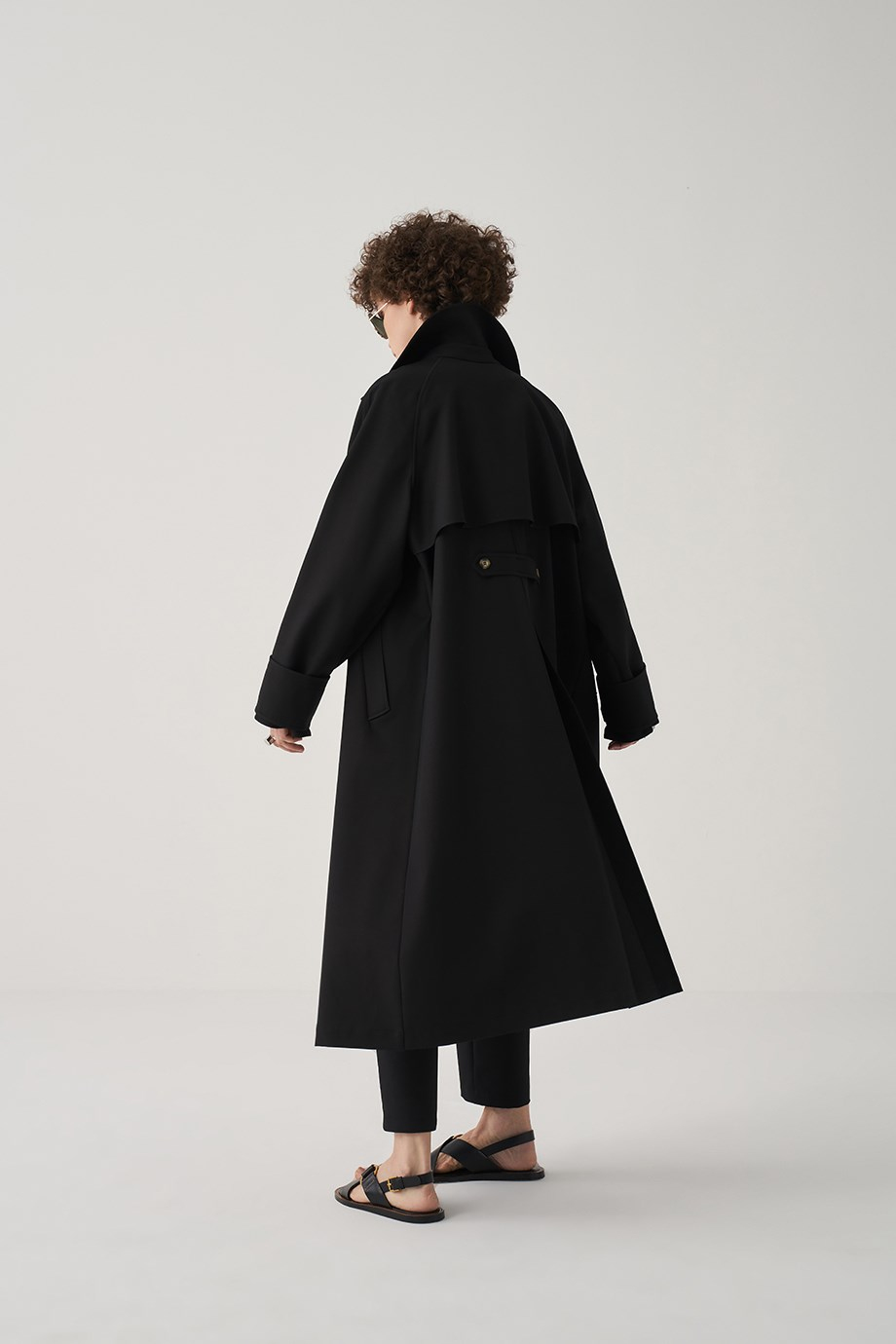 Üçgen Manşetli Trençkot{KATEGORİ}