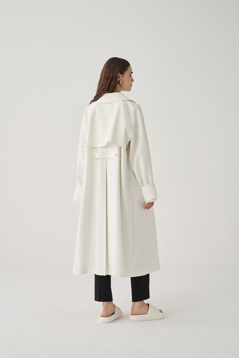 Üçgen Manşetli Trençkot{KATEGORİ}