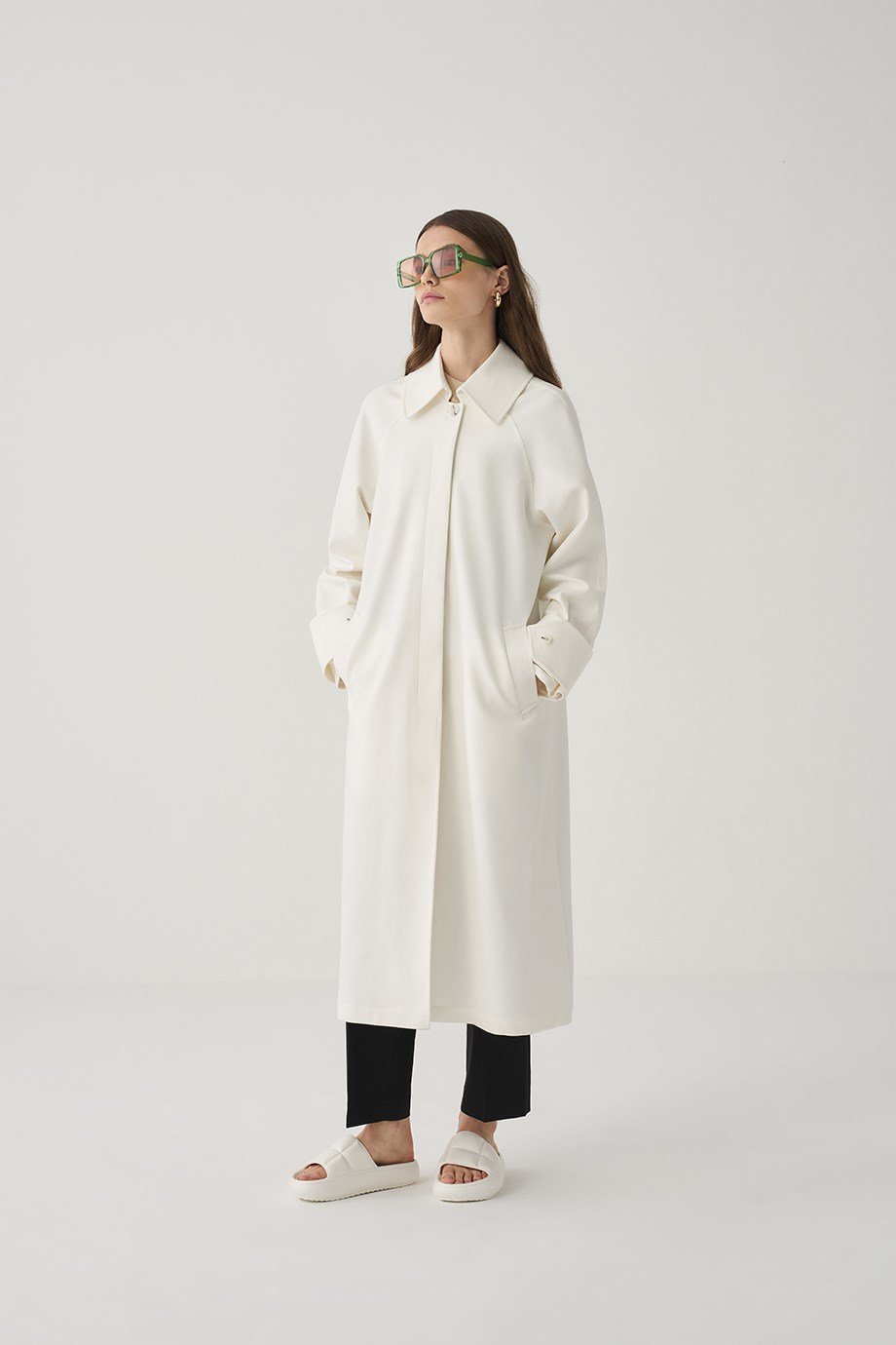 Üçgen Manşetli Trençkot{KATEGORİ}