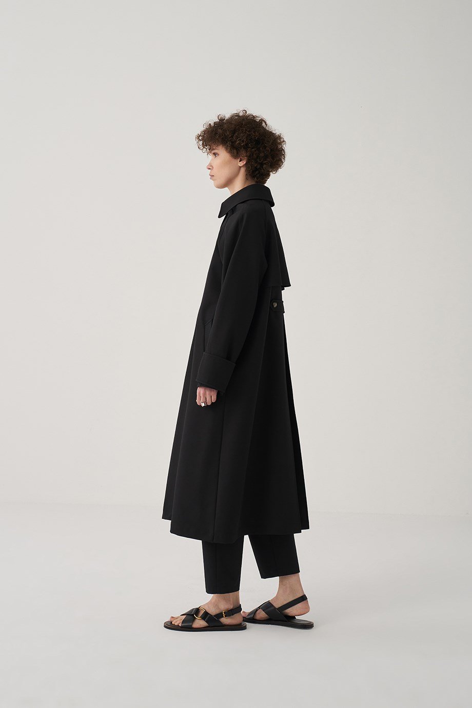 Üçgen Manşetli Trençkot{KATEGORİ}