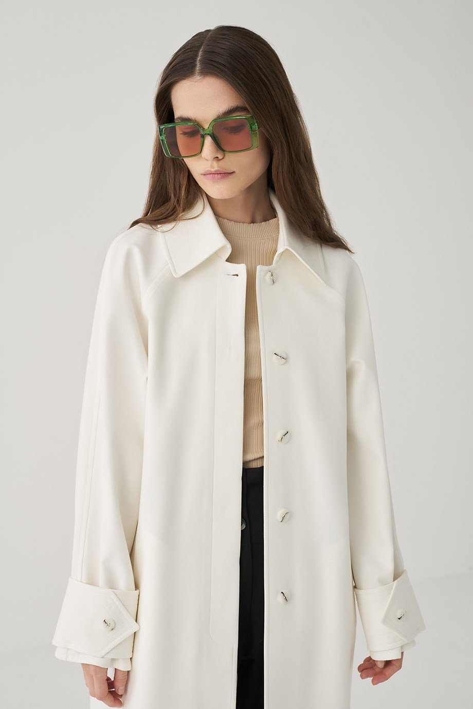 Üçgen Manşetli Trençkot{KATEGORİ}