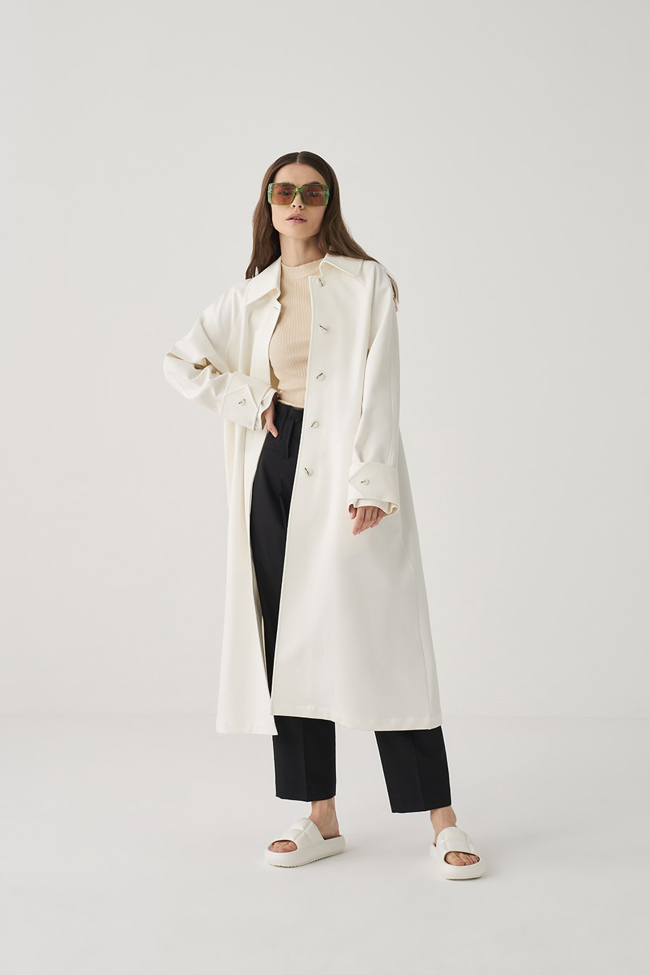 Üçgen Manşetli Trençkot{KATEGORİ}