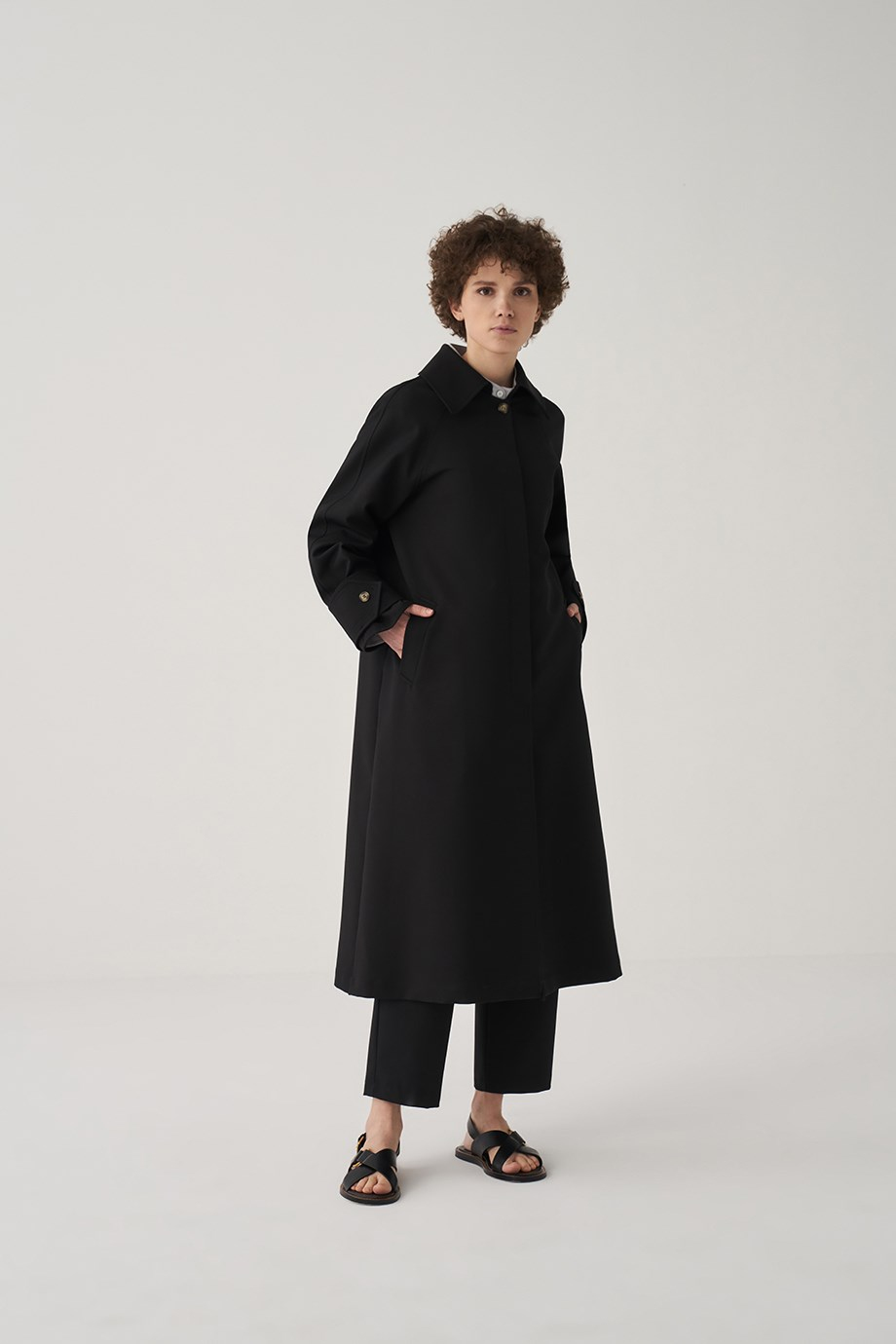 Üçgen Manşetli Trençkot{KATEGORİ}