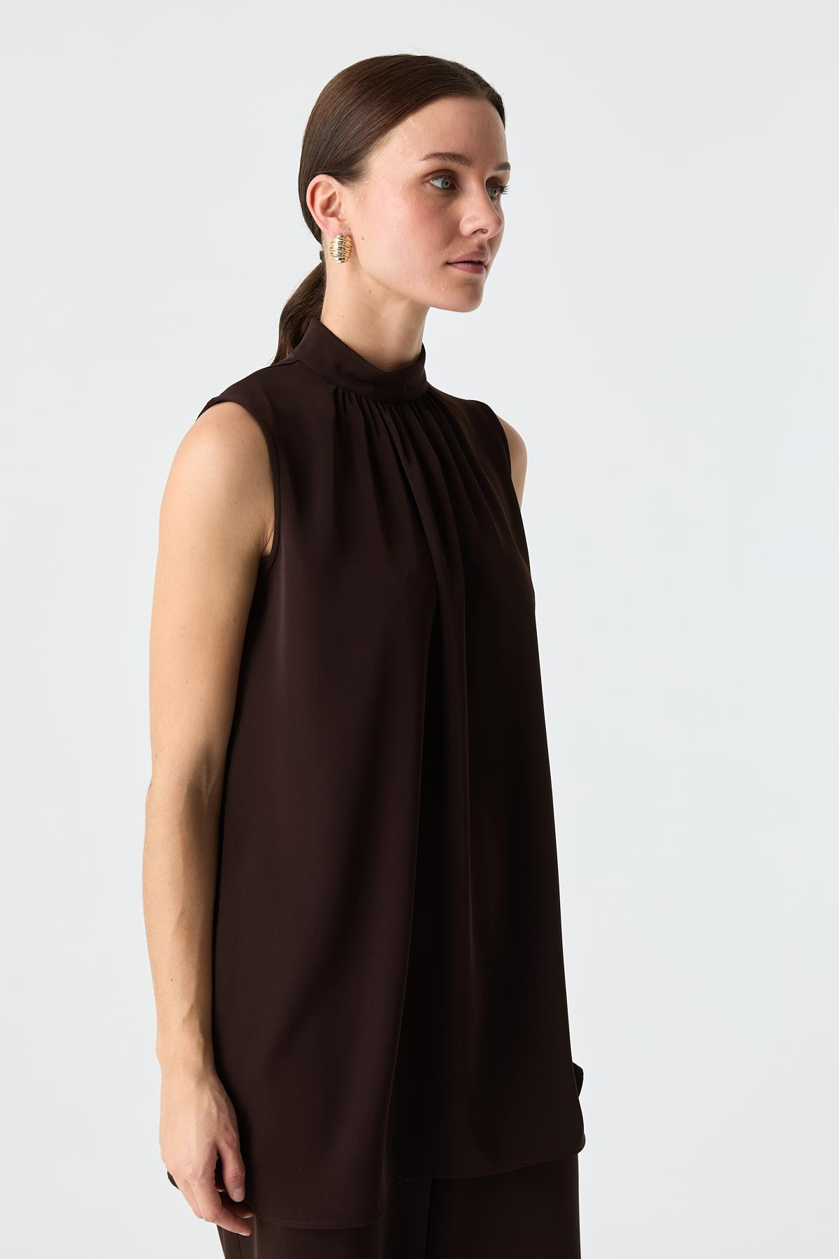 Yüksek Yaka Bluz KAHVERENGİ{KATEGORİ}