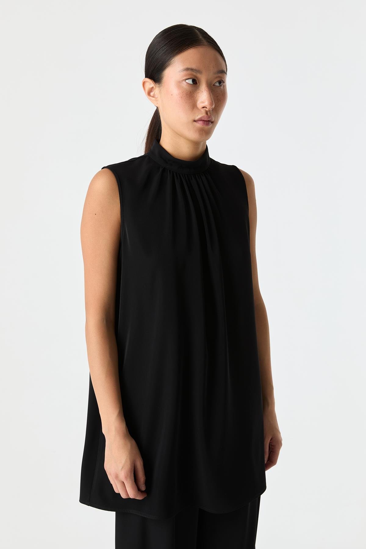 Yüksek Yaka Bluz SİYAH{KATEGORİ}