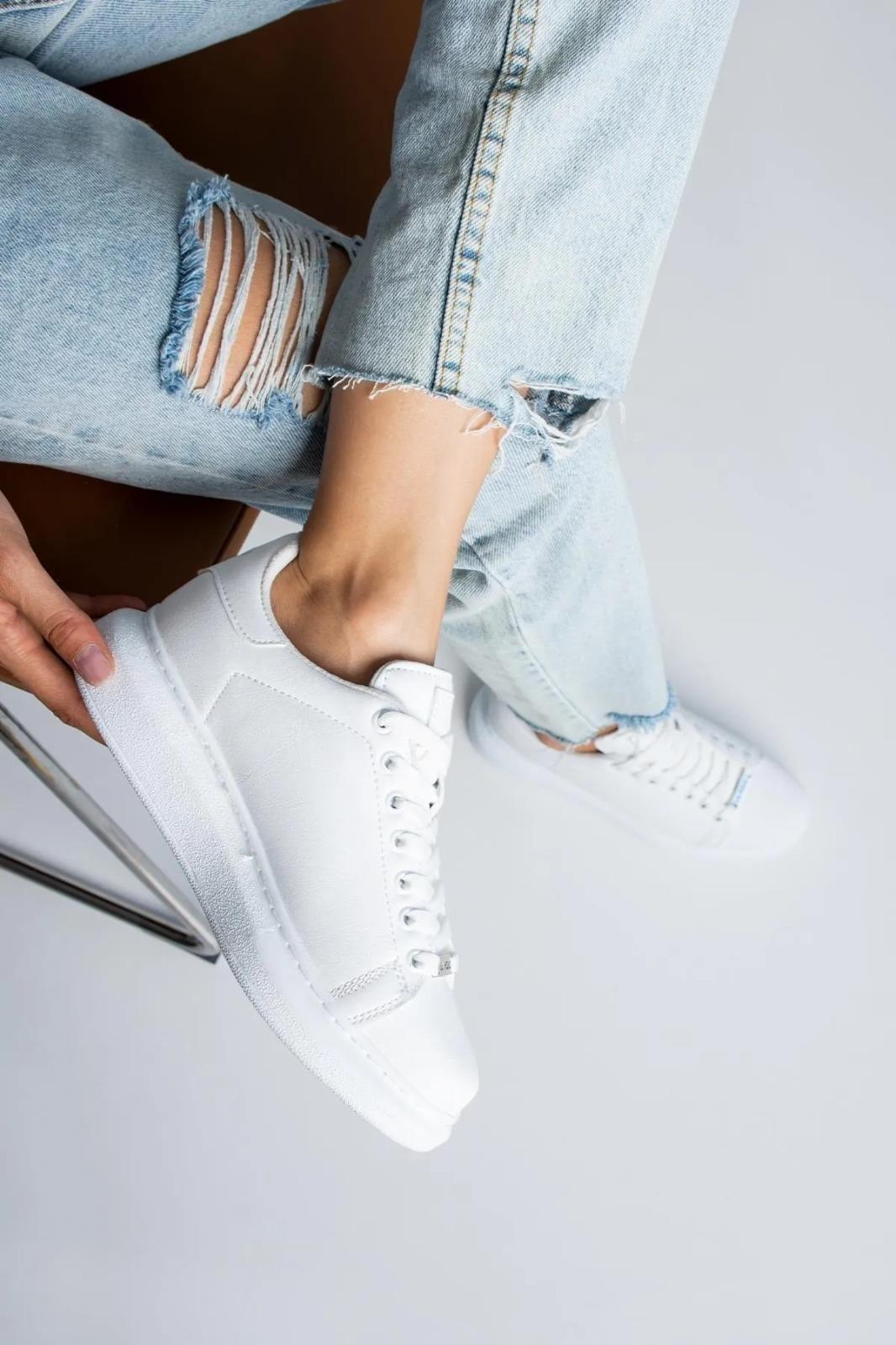 L.A Polo 051 Beyaz Renk Beyaz Tabanlı Bağcıklı Günlük Kadın Spor Ayakkabı