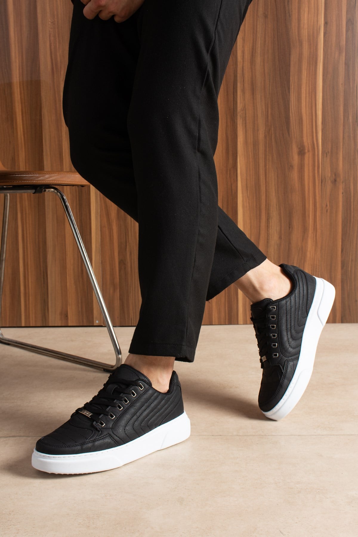 Dikişli Siyah Beyaz Erkek Sneaker
