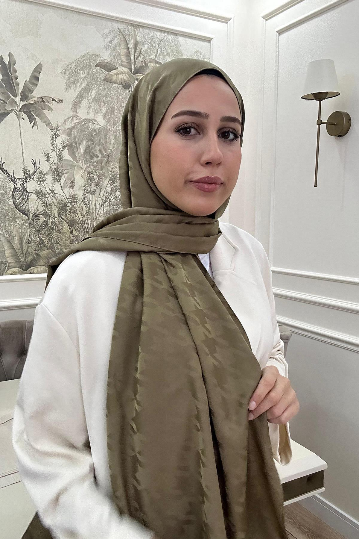 Tuba Kalyonun Tercihi Kazayağı Desen Pamuk İpek Şal Ceviz
