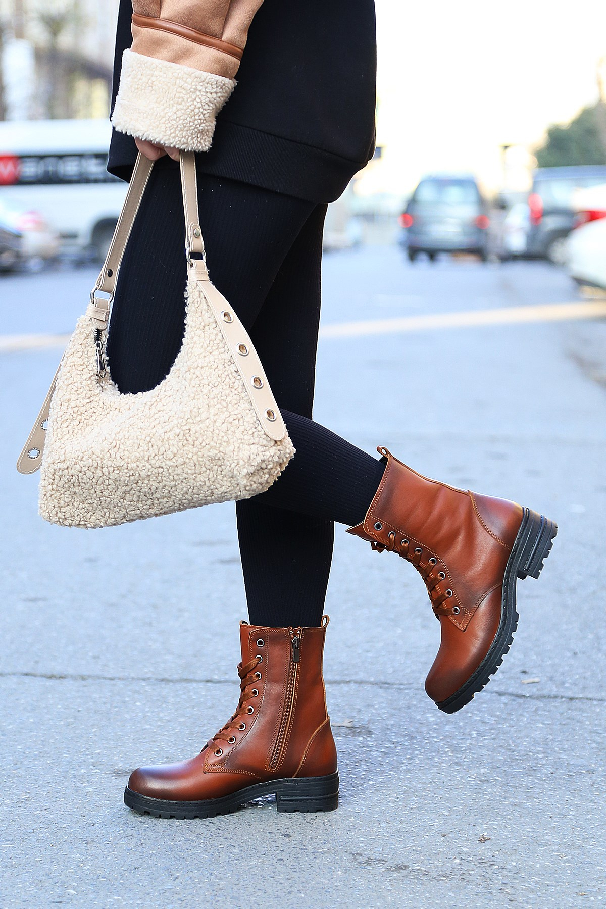 Shoetyle - Taba Rengi Kadın Postal Bot 850-003 