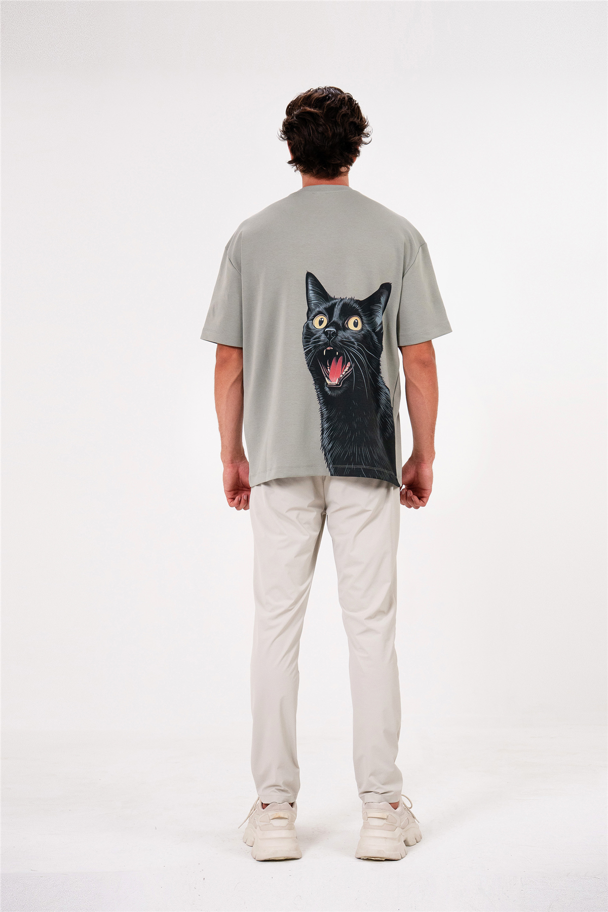 Bisiklet Yaka Arka Bedeni Kedi Baskılı Erkek T-shirt