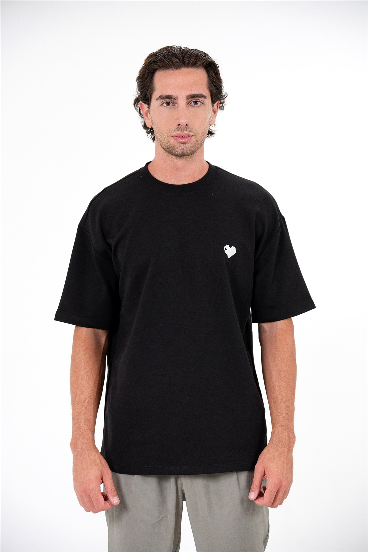 Bisiklet Yaka Göğsü Piksel Kalp Baskılı Erkek T-shirt