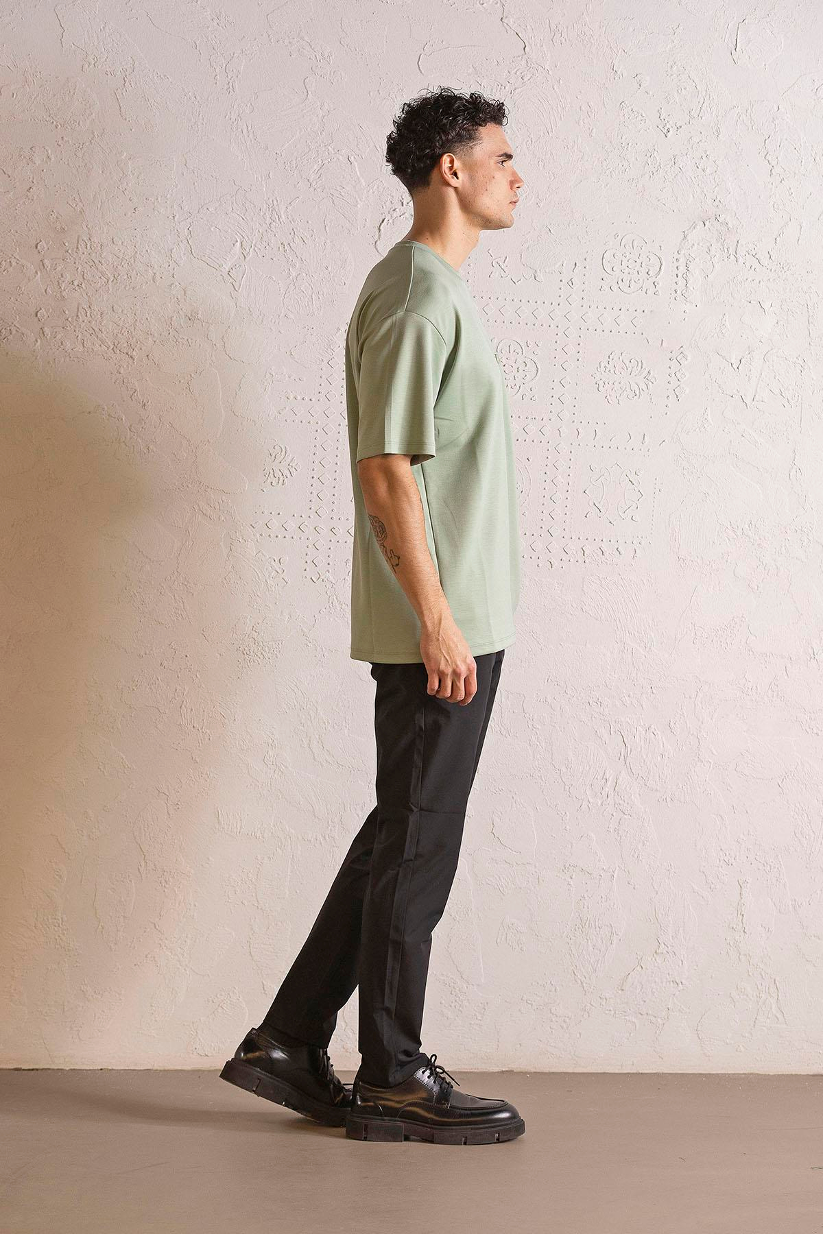 Bisiklet Yaka INVISIBLE Baskılı Oversize Erkek T-shirt
