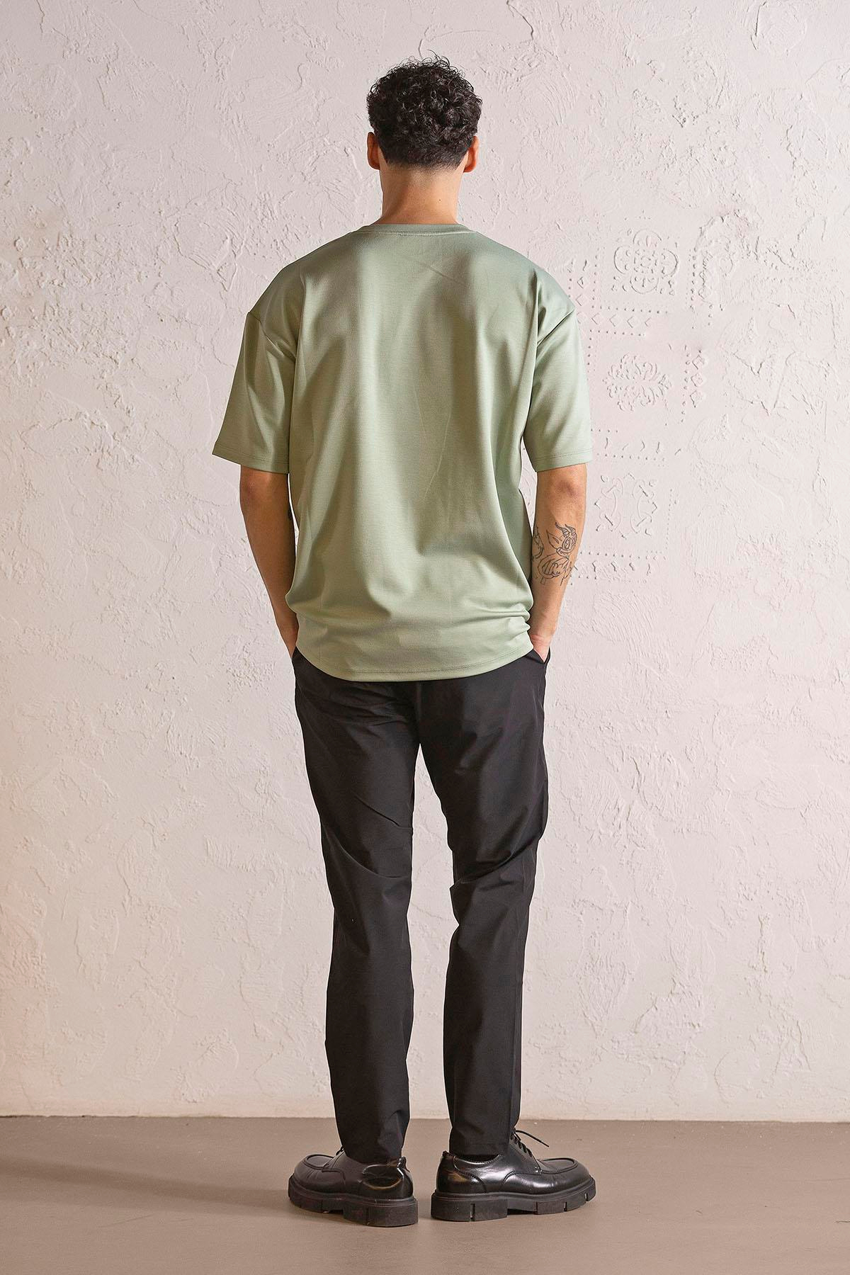Bisiklet Yaka INVISIBLE Baskılı Oversize Erkek T-shirt
