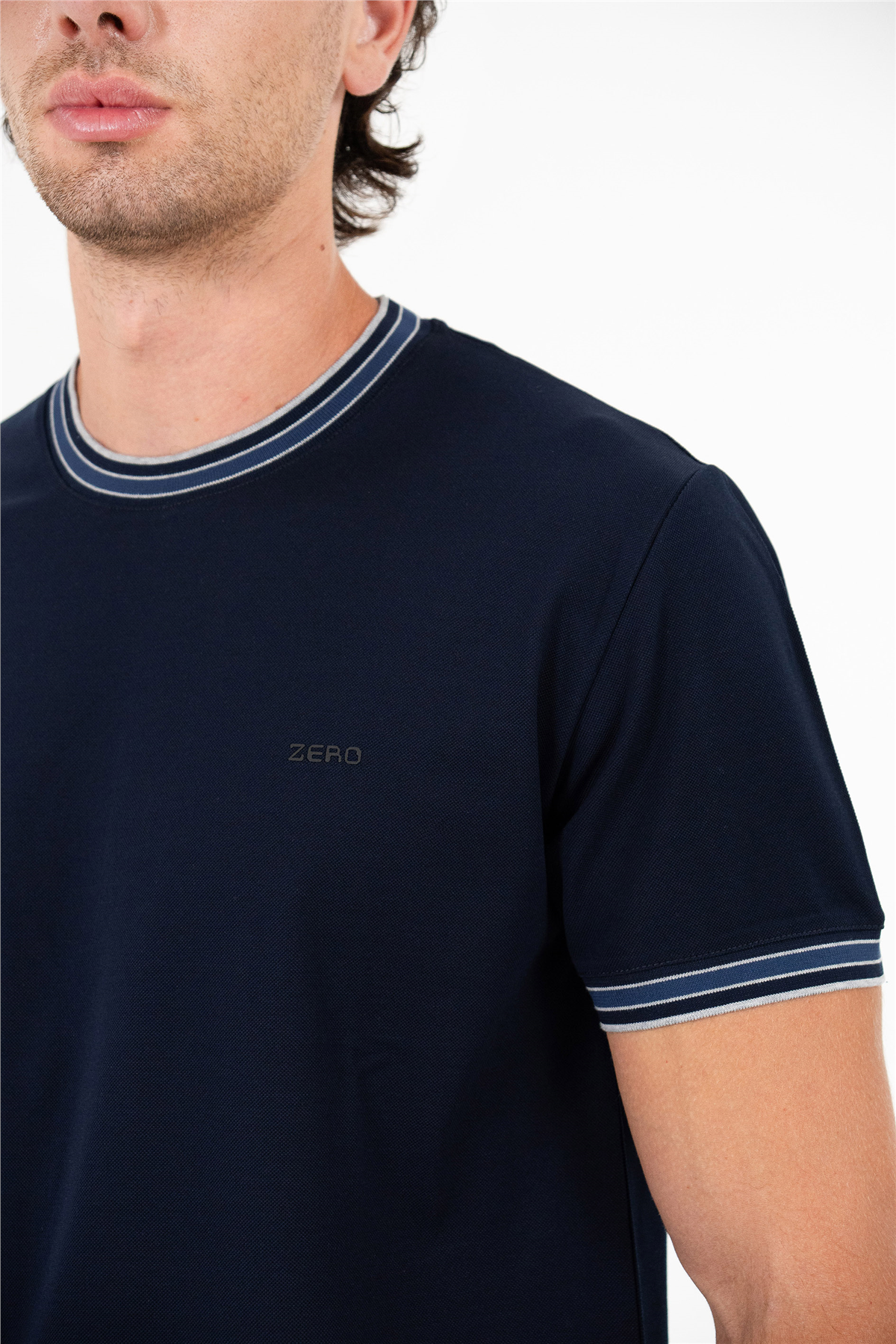 Bisiklet Yaka Kol Ve Yakada Çizgi Detaylı Erkek T-shirt