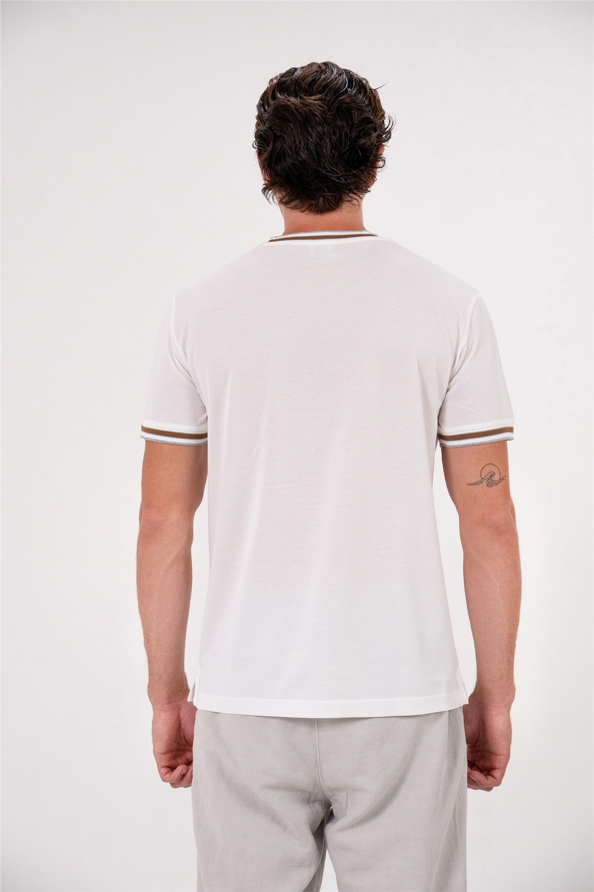 Bisiklet Yaka Kol Ve Yakada Çizgi Detaylı Erkek T-shirt