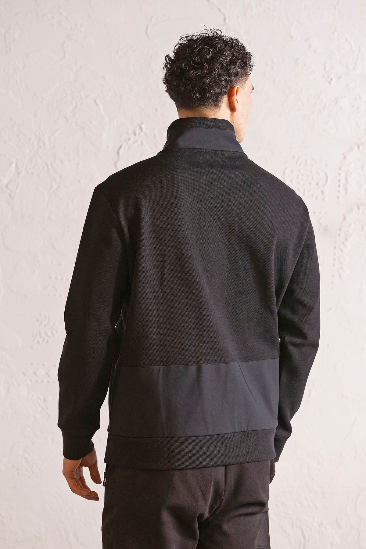 Dik Yaka Garni Detaylı Erkek Sweatshirt