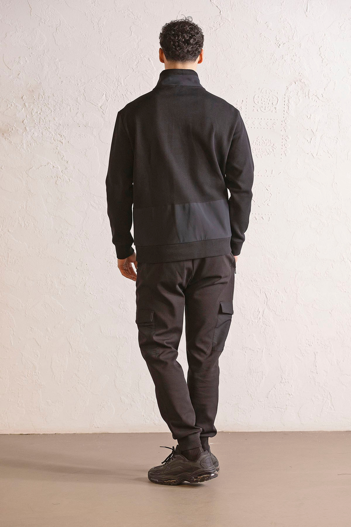 Dik Yaka Garni Detaylı Erkek Sweatshirt