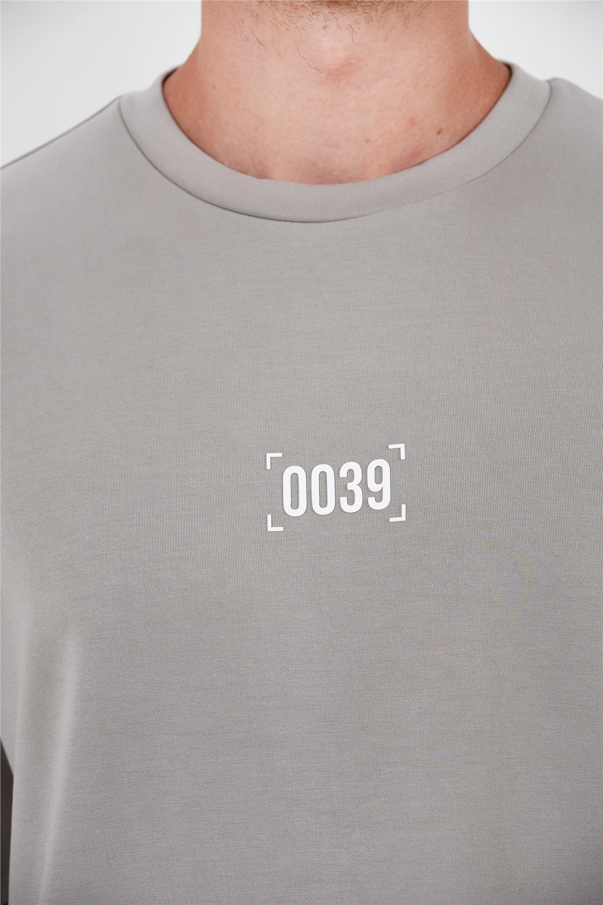 Bisiklet Yaka Etek Ucu Garni Detaylı Erkek T-shirt