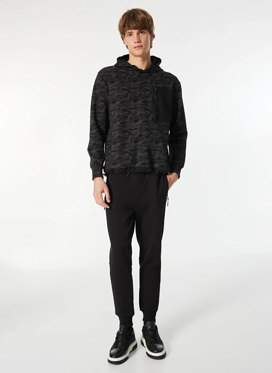 Kapişonlu Göğsü Fermuar ve Garni Detaylı Kamuflaj Sweatshirt