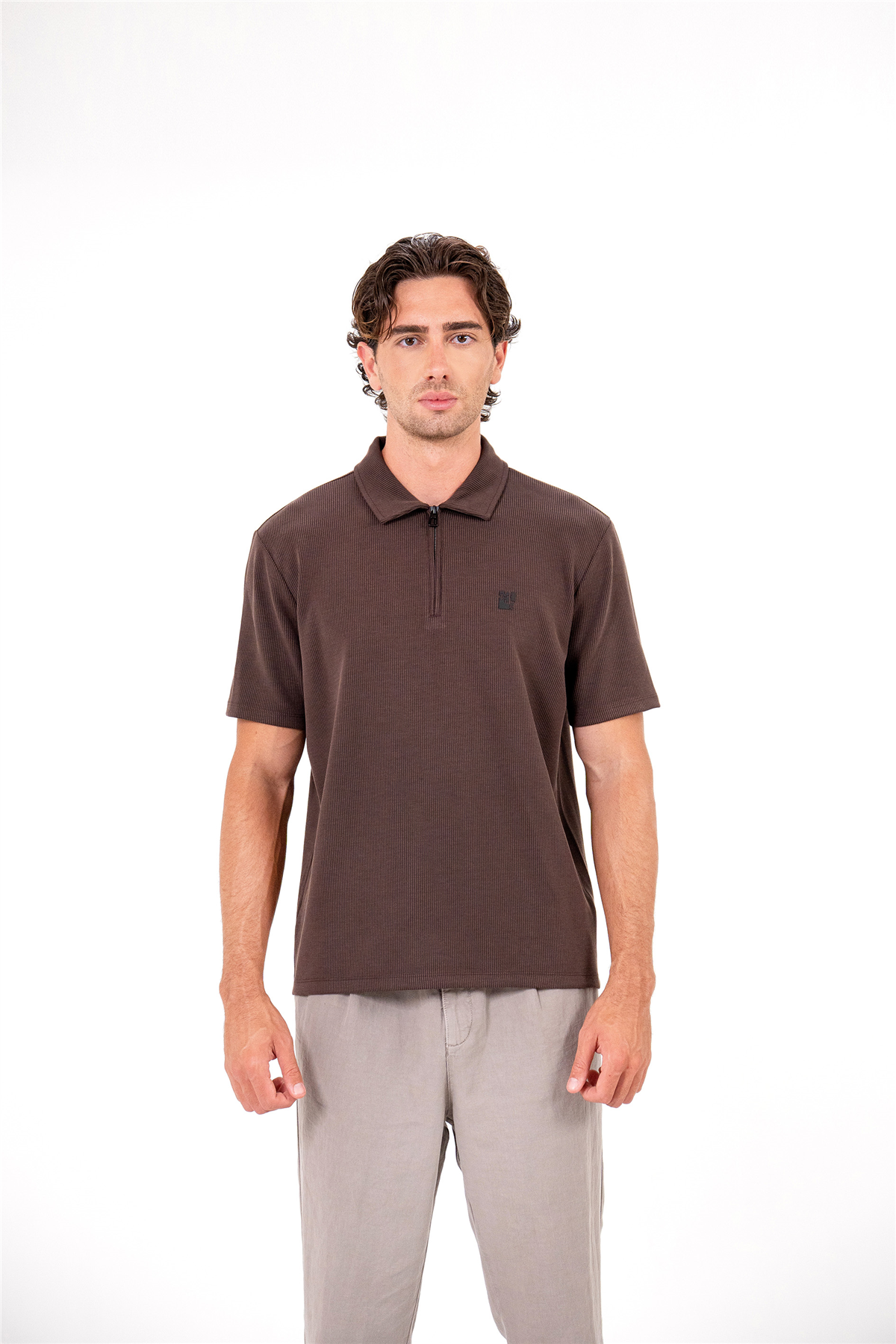 Polo Yaka Fermuarlı Sol Güğsü Baskılı Erkek T-shirt