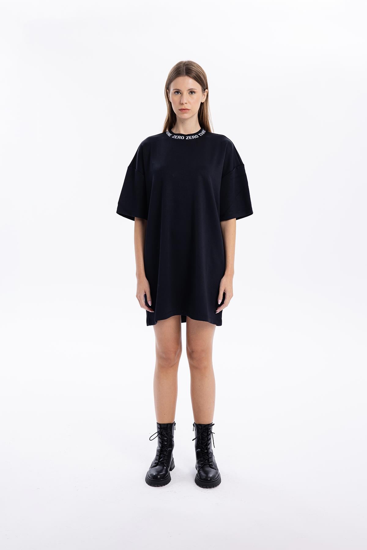 Yakası Zero Nakışlı Oversize Kadın Elbise