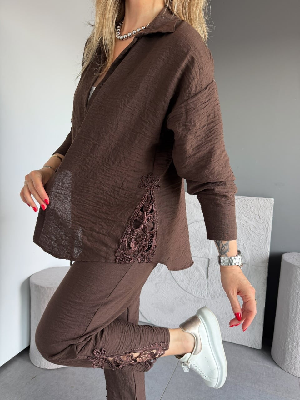 Acı Kahve Dantelli Krinkıl Gömlek Pantolon Takım