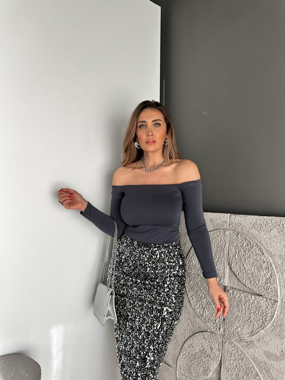 Antrasit Madonna Yaka Likralı Bluz