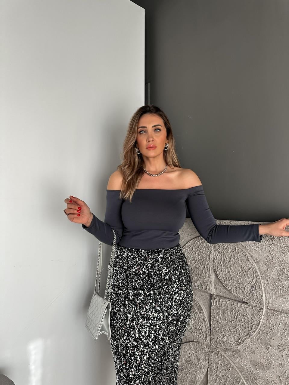 Antrasit Madonna Yaka Likralı Bluz