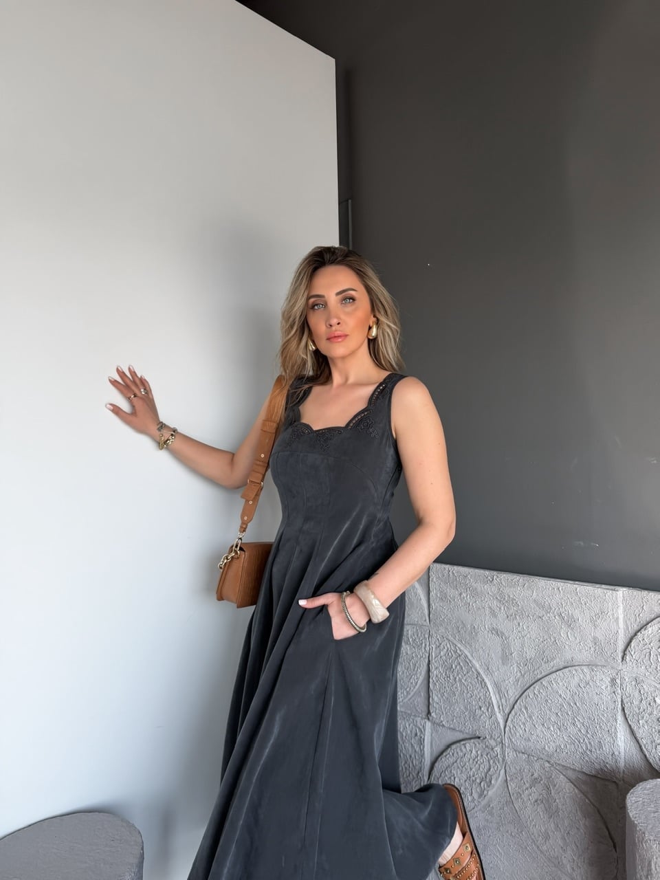 Antrasit Yakası Nakışlı Cepli Elbise