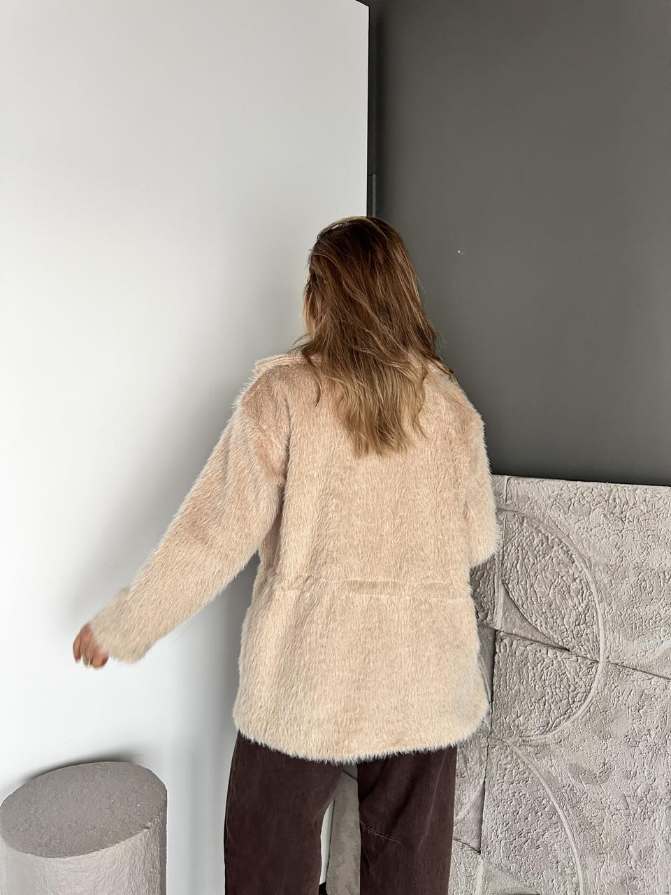 Bej Tüylü Beli Büzülebilir Mont