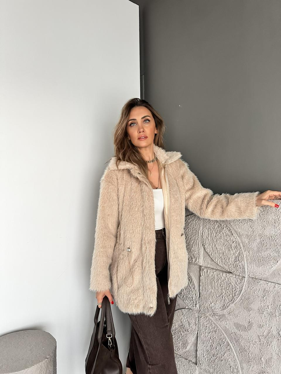 Bej Tüylü Beli Büzülebilir Mont