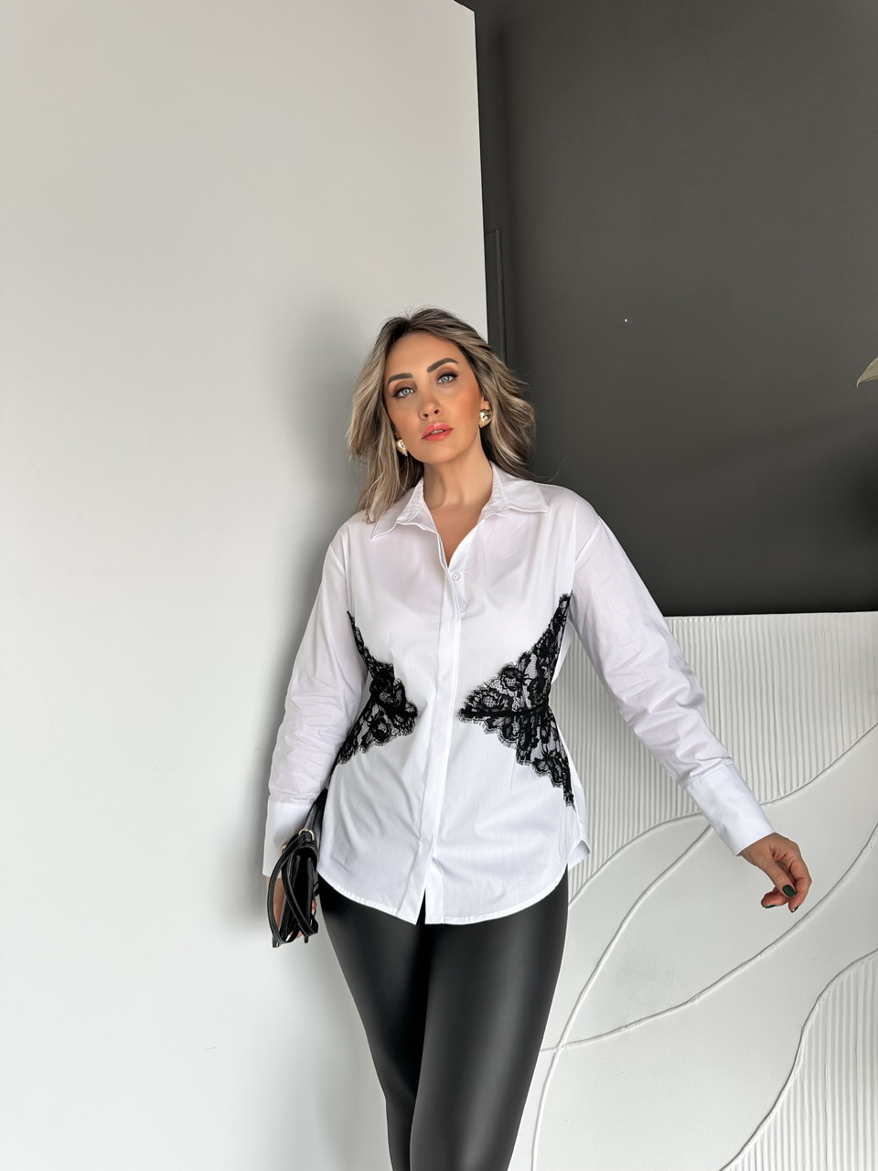 Beyaz Dantelli Bağlamalı Gömlek