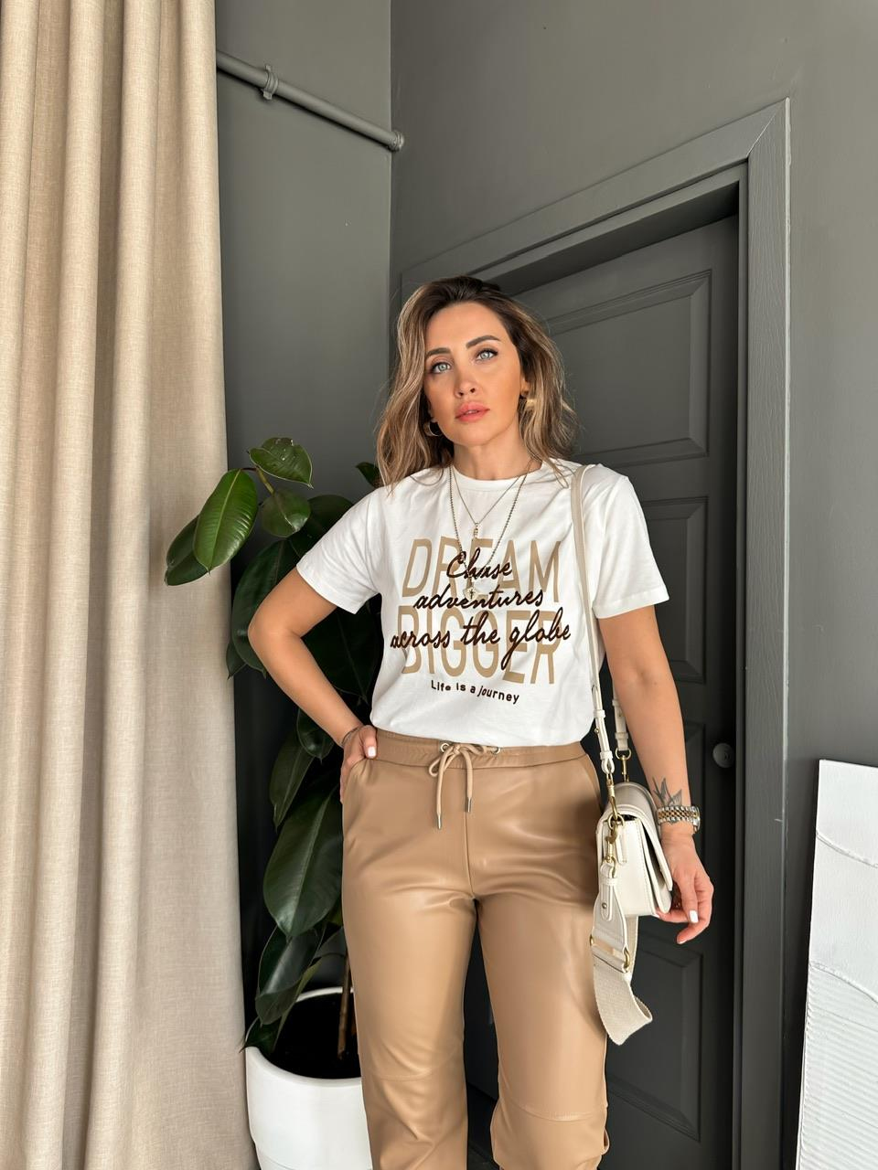 Beyaz Dream Bigger Yazılı Tshirt