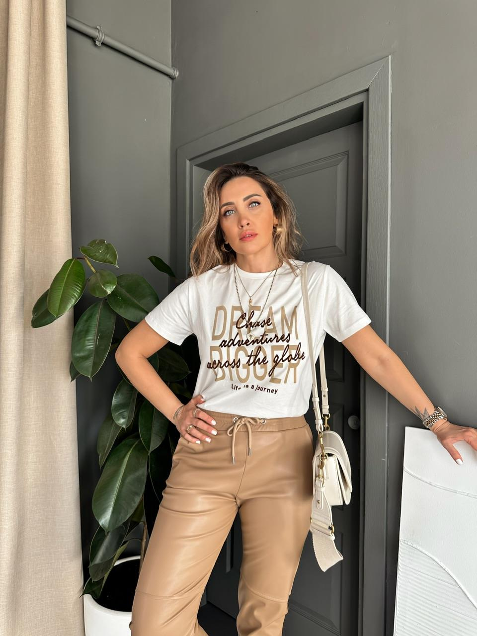 Beyaz Dream Bigger Yazılı Tshirt