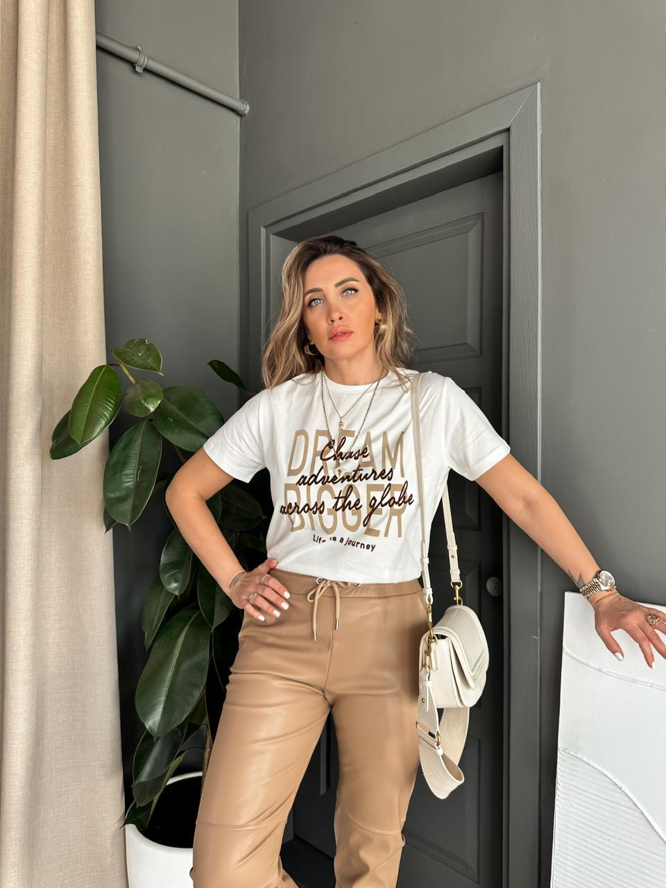 Beyaz Dream Bigger Yazılı Tshirt