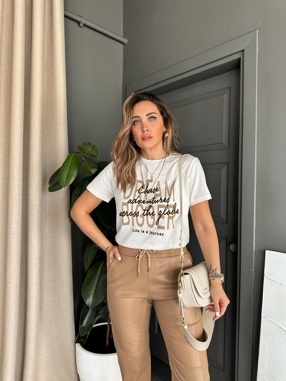 Beyaz Dream Bigger Yazılı Tshirt