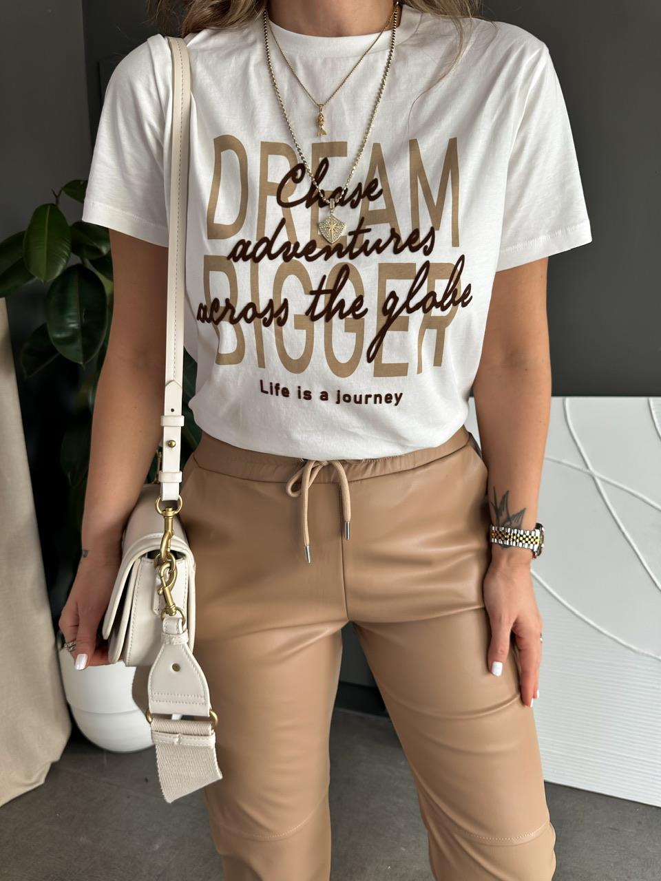 Beyaz Dream Bigger Yazılı Tshirt
