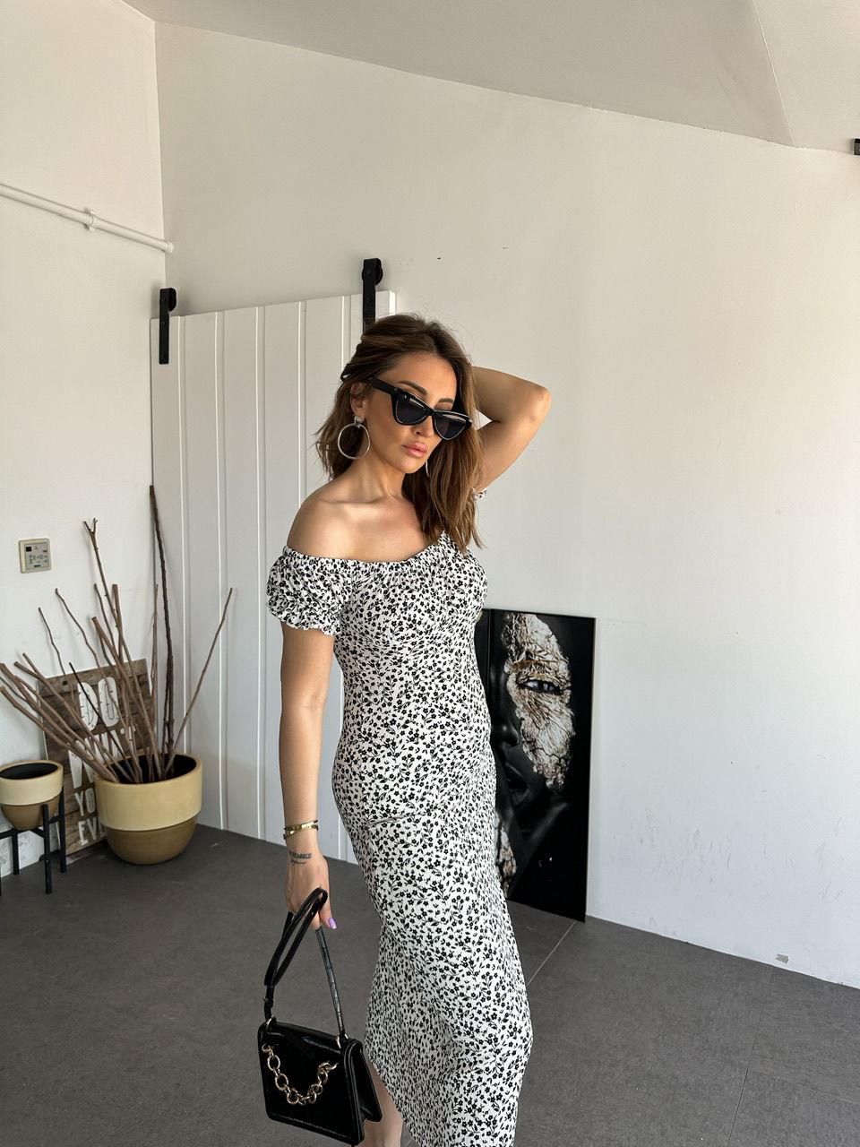 Beyaz Minik Çiçekli Madonna Yaka Elbise
