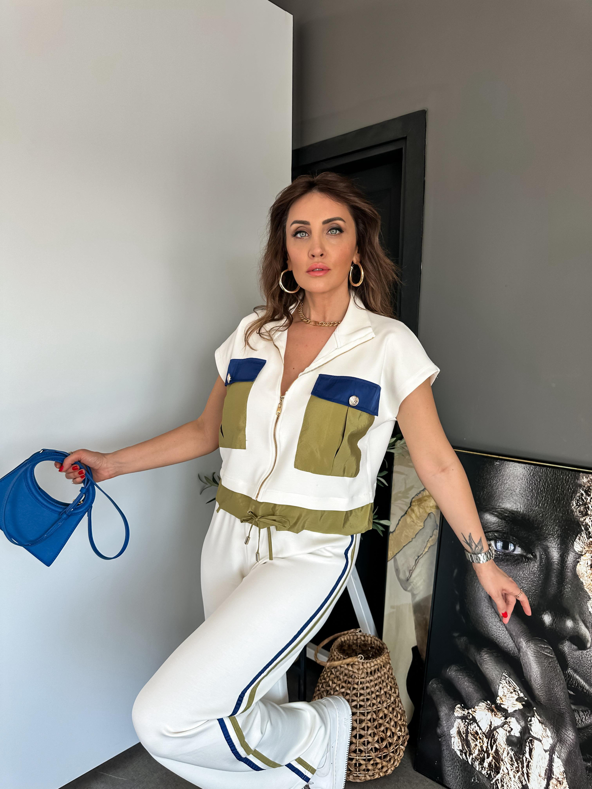 Beyaz Renkli Cepli Tasarım Takım