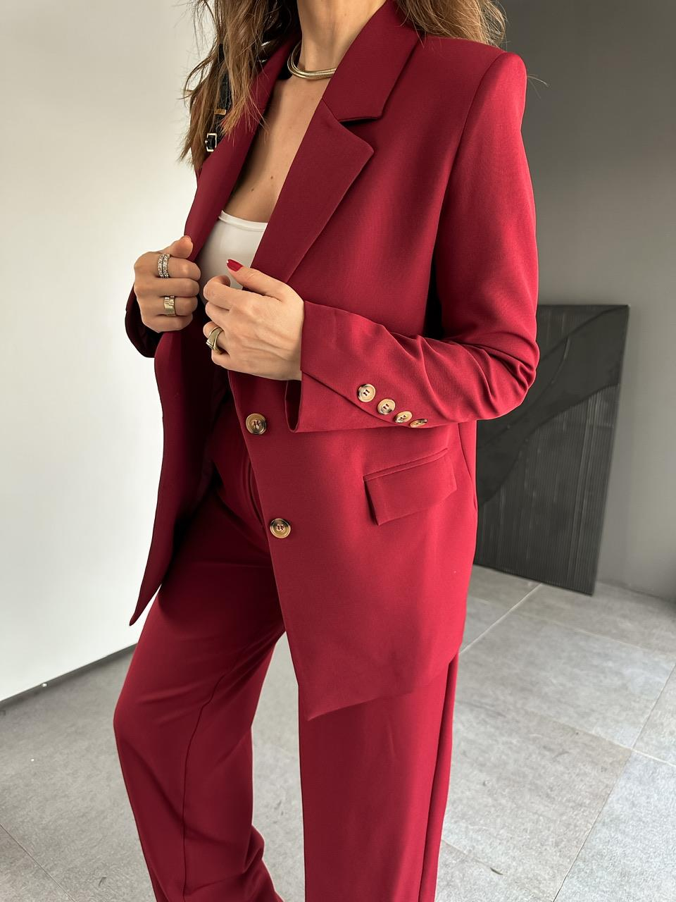 Bordo Asimetrik Düğmeli Şık Takım