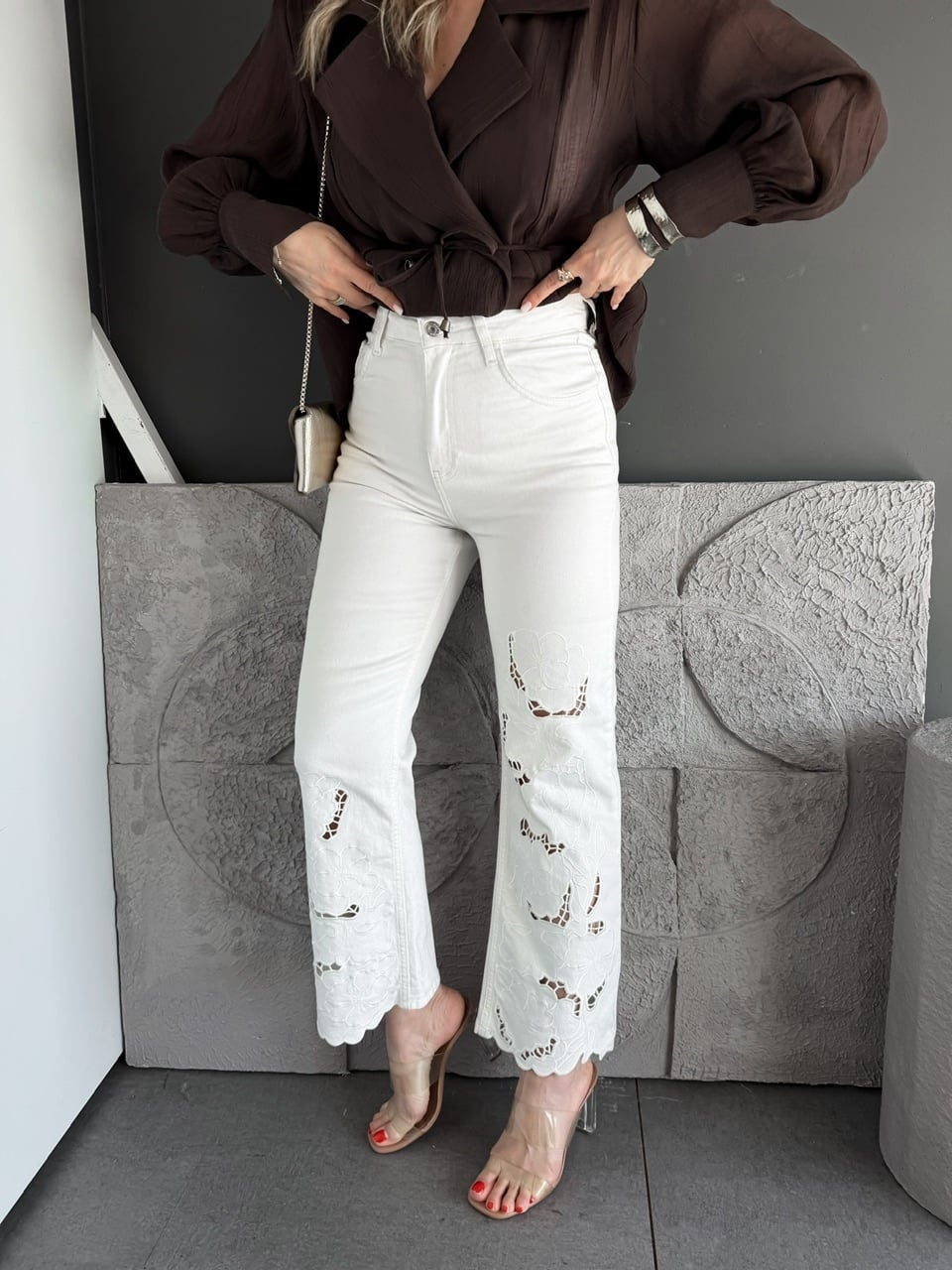 Ekru Çiçek Nakışlı Premium Jean