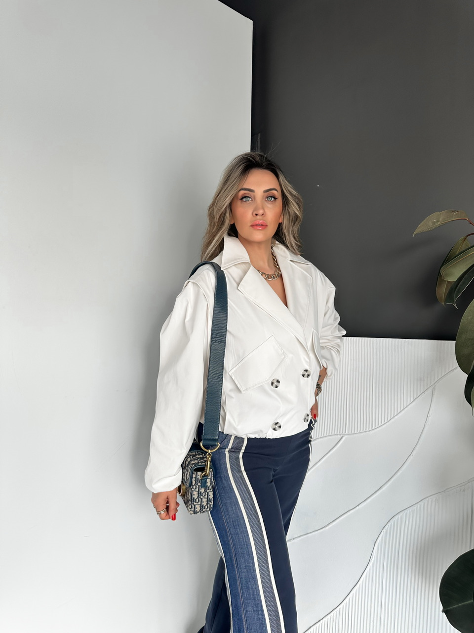 Ekru Dört Düğmeli Beli Lastikli Kısa Trençkot