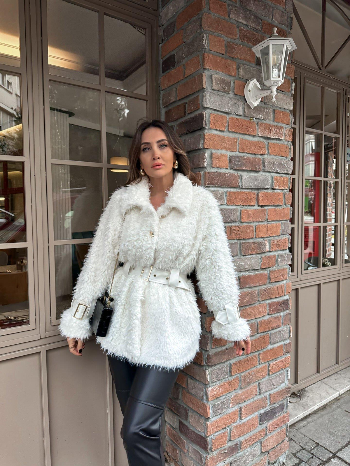Ekru Kemerli Peluş Mont