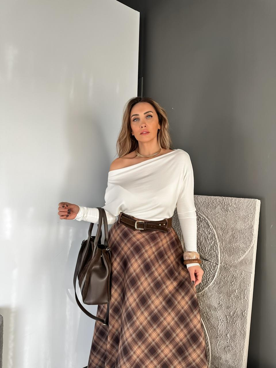 Ekru Omzu Düşük Bluz