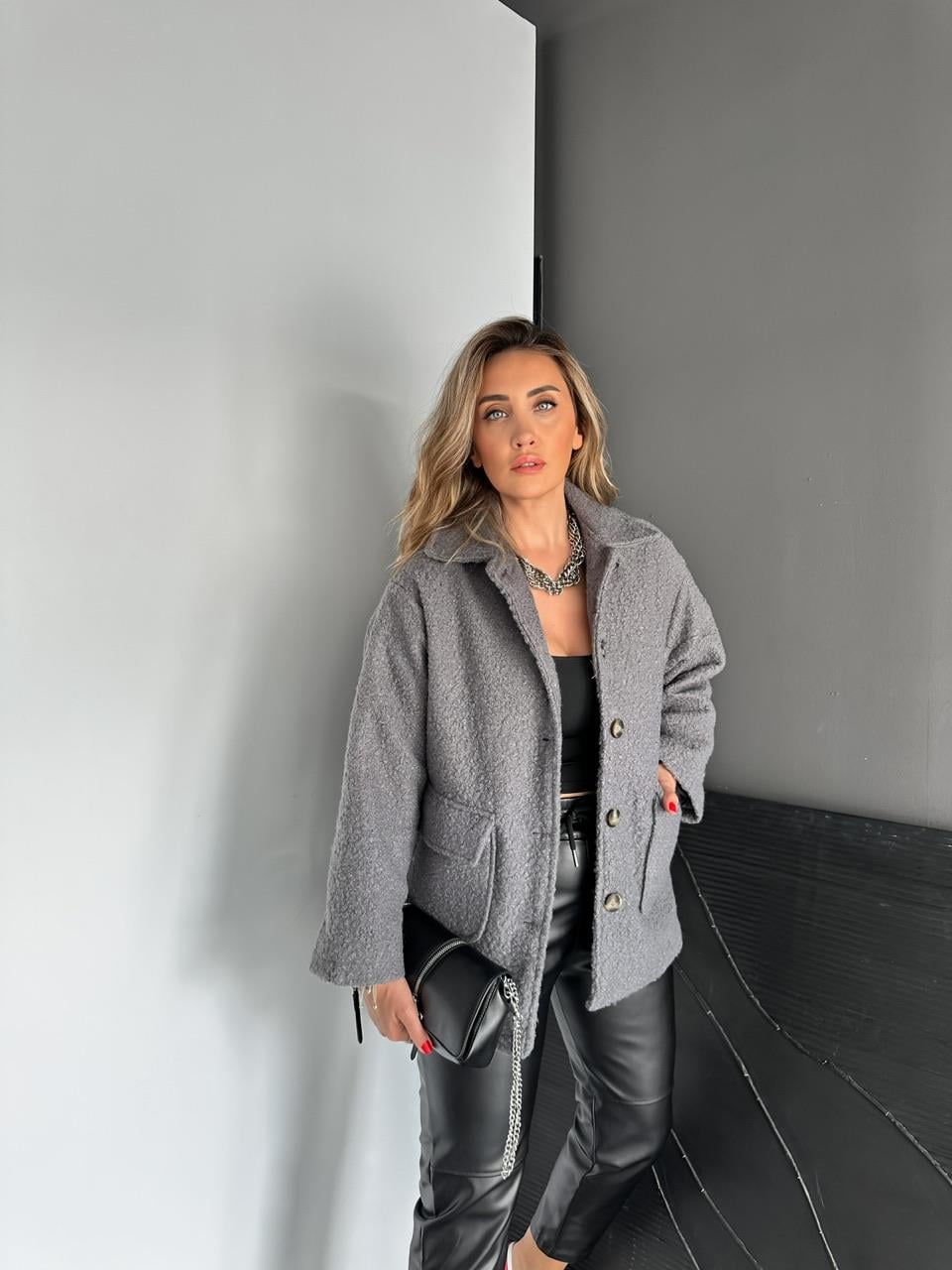 Gri Kapak Cepli Düğmeli Buklet Kaban