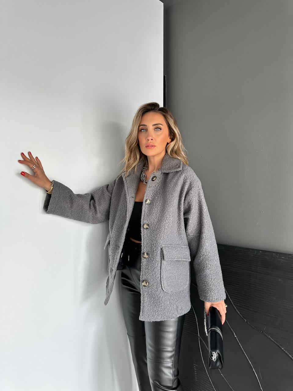 Gri Kapak Cepli Düğmeli Buklet Kaban