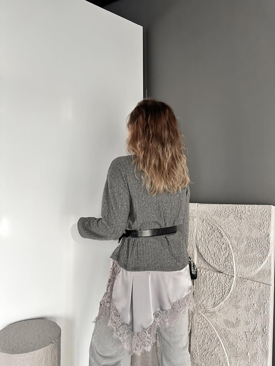 Gri Saten Parçalı Kaşkorse Bluz
