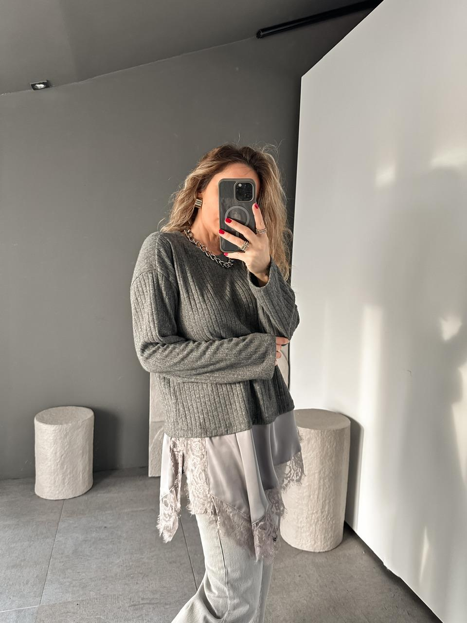 Gri Saten Parçalı Kaşkorse Bluz