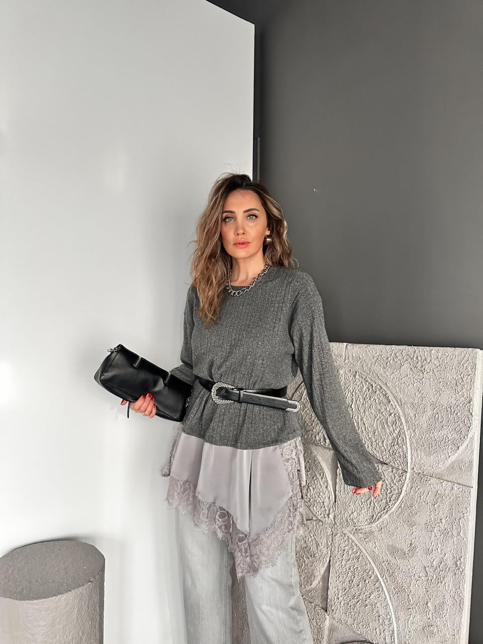 Gri Saten Parçalı Kaşkorse Bluz