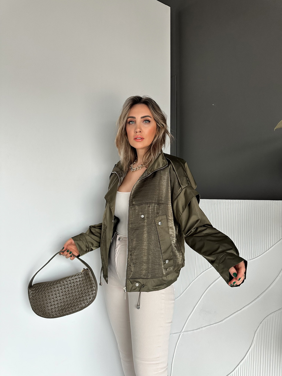 Haki Çıtçıtlı Dik Yaka Saten Parçalı Ceket